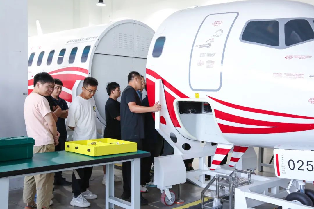 1701vip黄金城高科硬核护航！国赛飞机维修赛项技术对接擦亮 “技能底色”